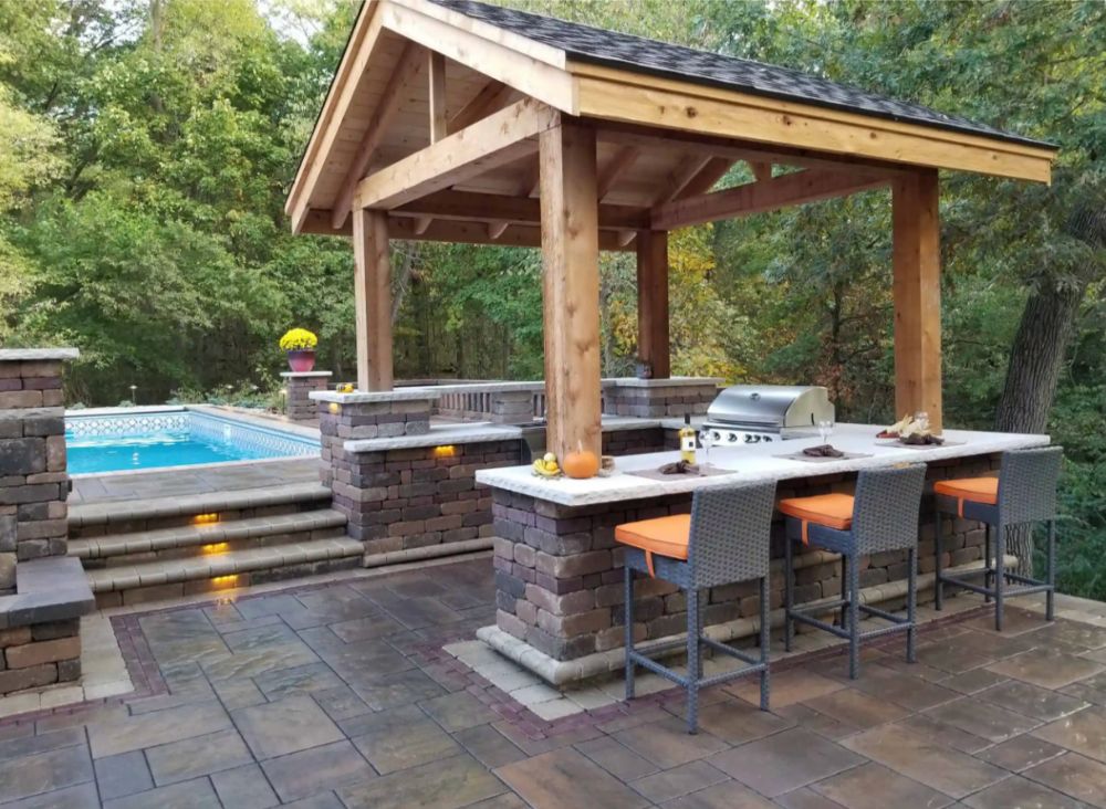 Outdoor Bars: Unwind and Entertain