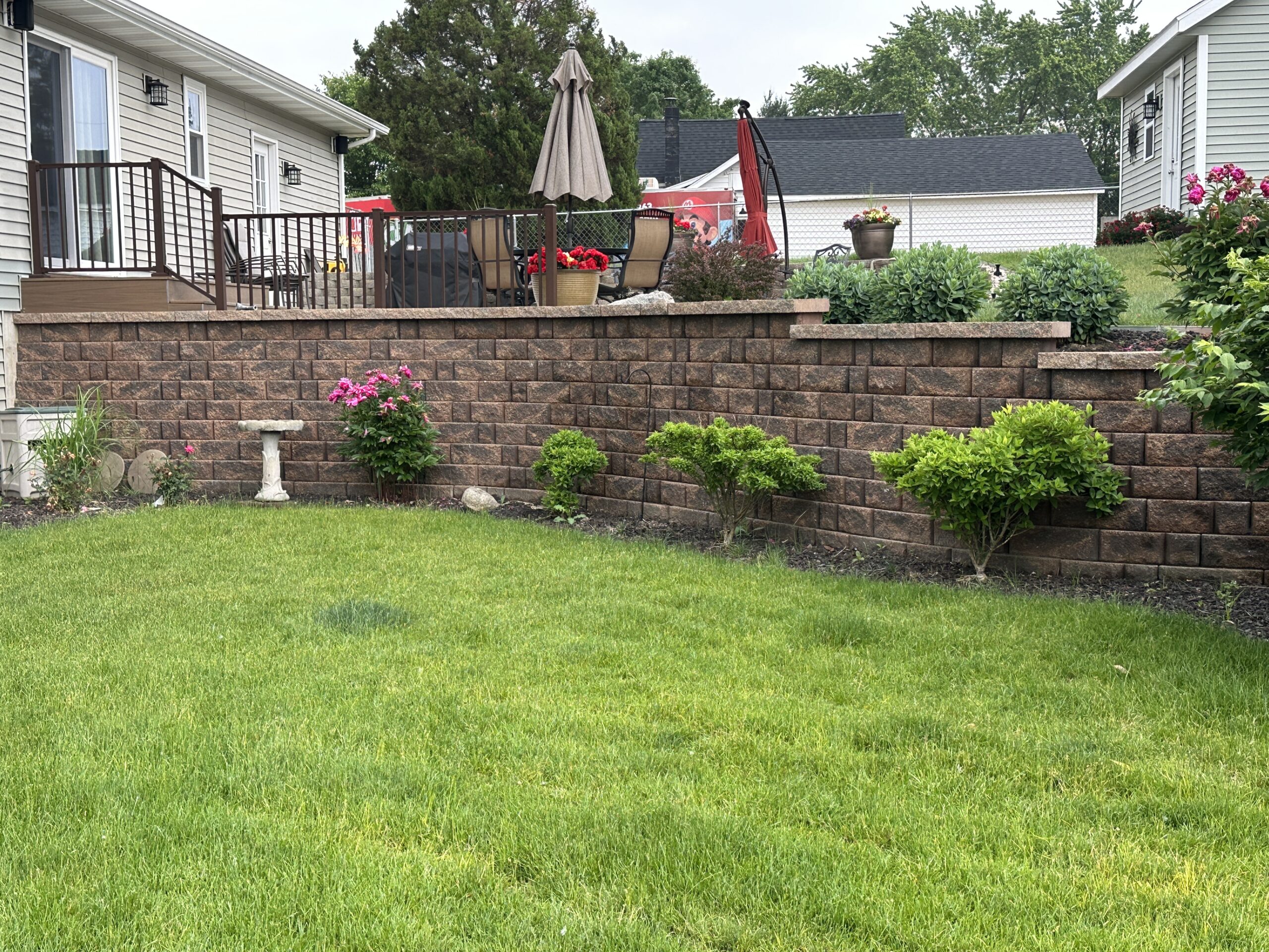 retaining wall with plantings
