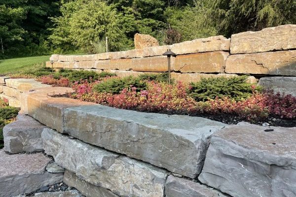 Retaining wall 600